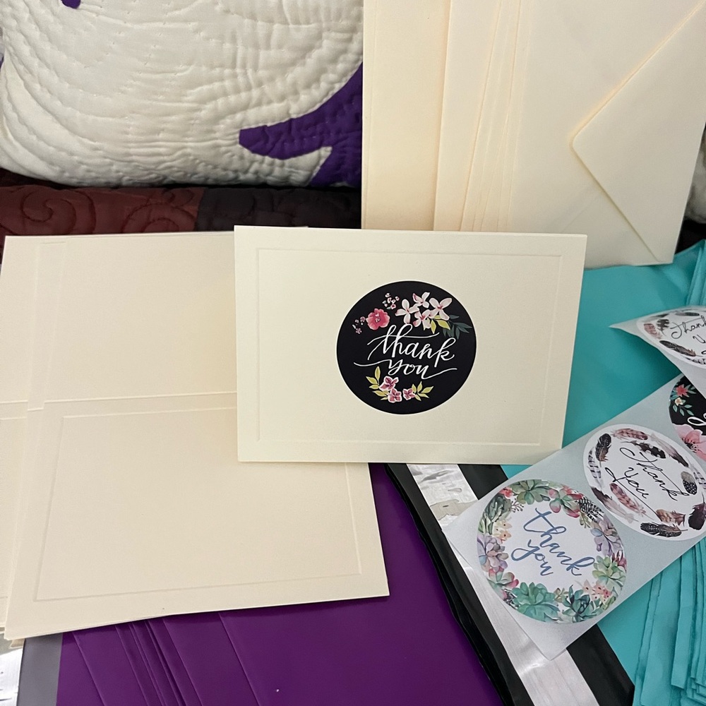 40 poly mailers/ 30 thank you sticker 2”/10 empty cards w/ envelope/ 80 pc total - Picture 4 of 5